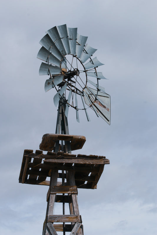 Rustic Windmill – A Tribute to Timeless Americana